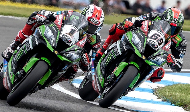 Jonathan Rea recupera la supremacía llevándose el triunfo en Inglaterra de Superbike.