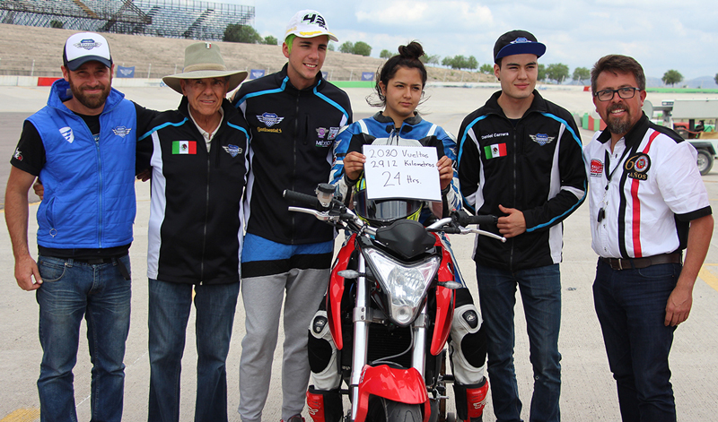 Pilotos de ITALIKA Racing imponen nueva marca