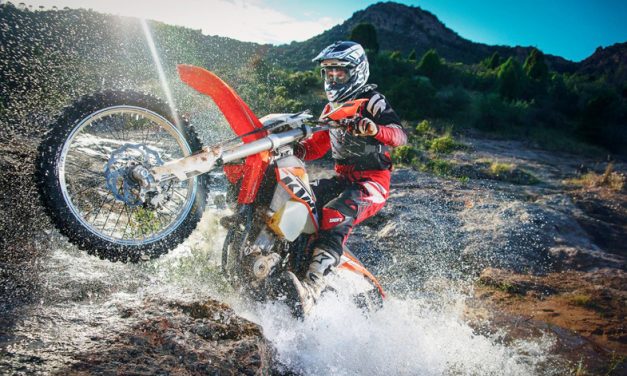 El cineasta de Enduro que se ensucia para producir las mejores tomas, Adam Riemann