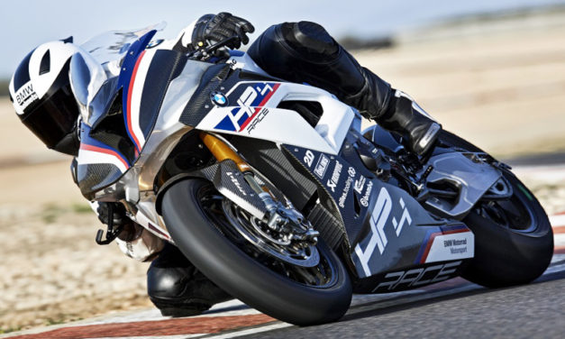 La BMW HP4 Race, una deportiva con estética y dinamismo que puede recorrer cualquier camino, está entre los mejores lanzamientos tecnológicos de 2017
