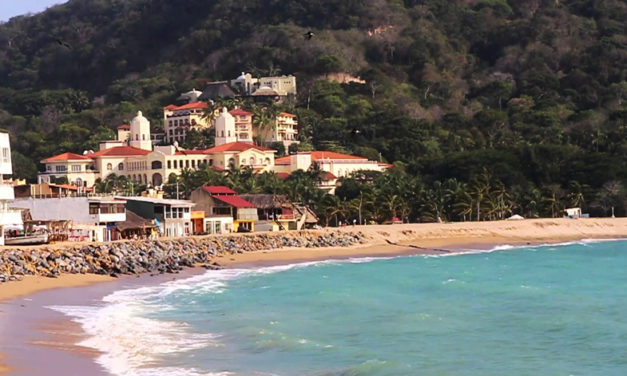 Barra de Navidad, playas solitarias y hermosos paisajes.
