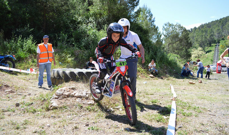 Gran porvenir para una joven estrella, Ramón Godino Gómez. Especial mes del niño