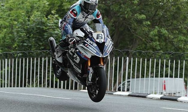 Michael Dunlop obtiene su 16° victoria en el TT Isla de Man en la categoría Superbike