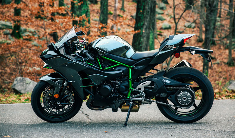 Kawasaki desafía a la tecnología con las reinventadas H2 2019