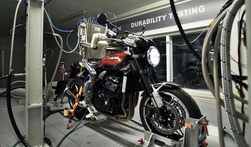 Conoce a Skynet, el robot que ya es parte de Akrapovic