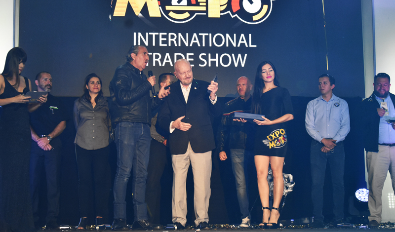 Importantes personalidades del medio del motociclismo fueron galardonadas en el mejor escenario