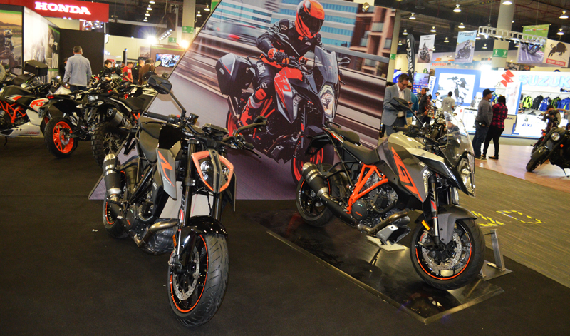 Píntate de naranja a bordo de una KTM