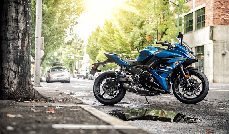 Olvídate del tráfico con la Kawasaki Ninja 650