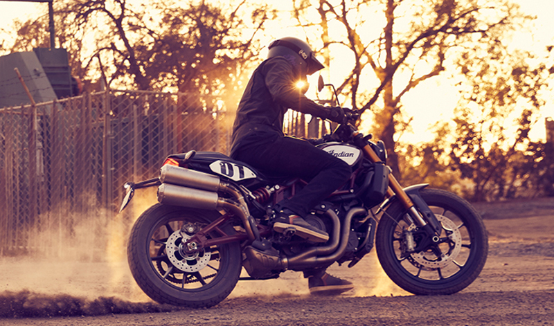 La FTR Racing Réplica  tendrá escapes Akaprovic de línea