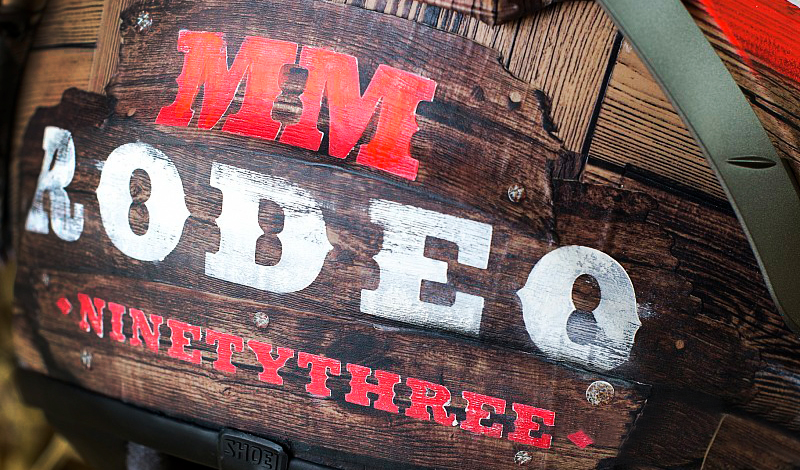 Márquez lució casco al estilo Texas