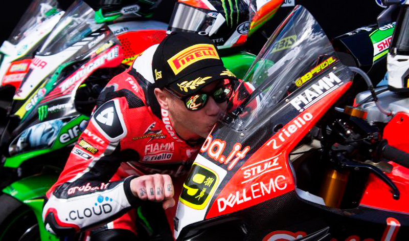 Álvaro Bautista, al filo de la victoria