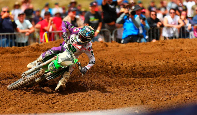 Eli Tomac enfrenta una reñida competencia en la que finalmente sale victorioso