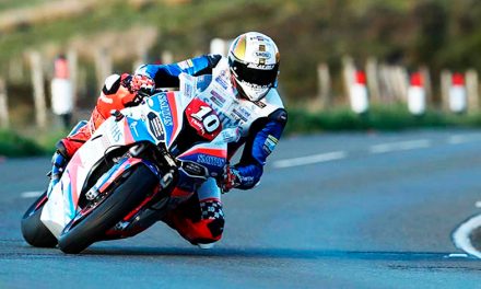 Peter Hickman ganador de la RST Superbike Race del TT 2019