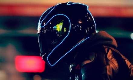 Seguridad y un toque futurista, es lo que ofrece el nuevo casco LightMode
