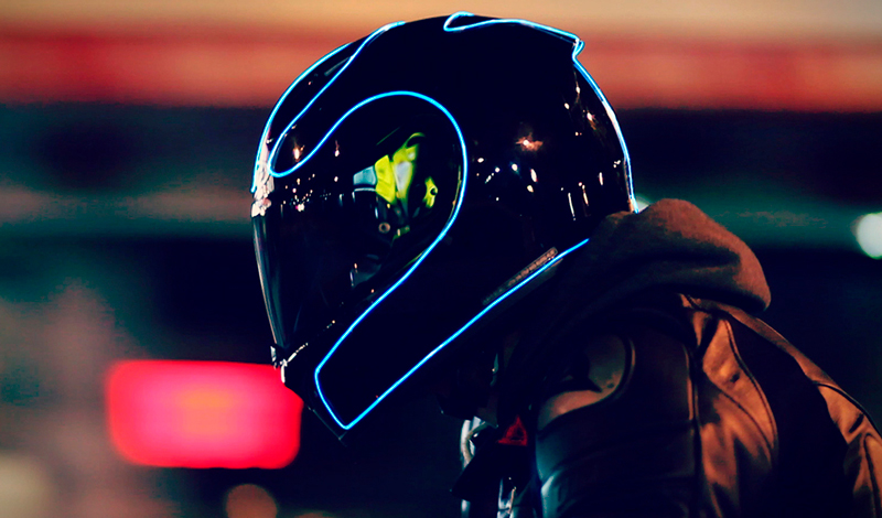 Seguridad y un toque futurista, es lo que ofrece el nuevo casco LightMode