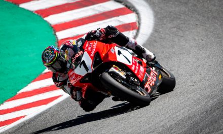 Chaz Davies logra su primera victoria con la Panigale V4 R en Laguna Seca