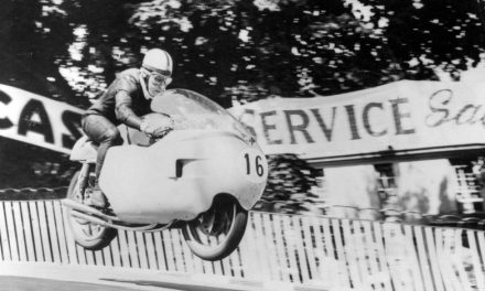 John Surtees, el Campeón de dos y cuatro ruedas.