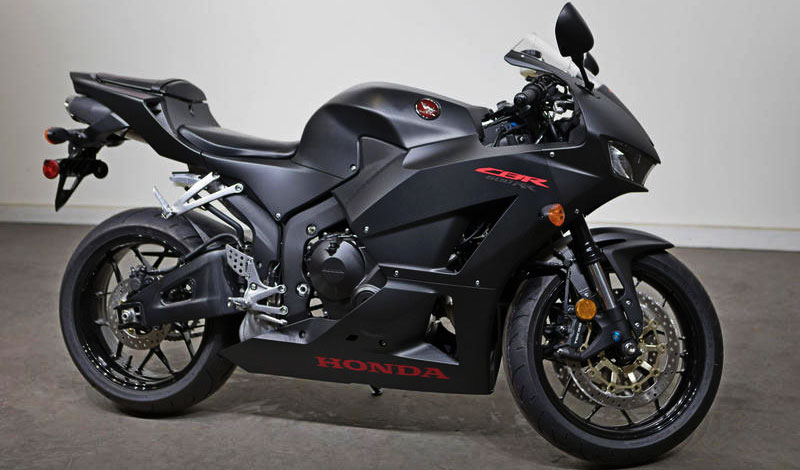 ¿Amas la velocidad? convierte en realidad esta experiencia con la HONDA CBR600RR Matte Black
