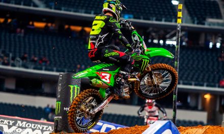 Eli Tomac gana en el AMA SUPERCROSS de Texas