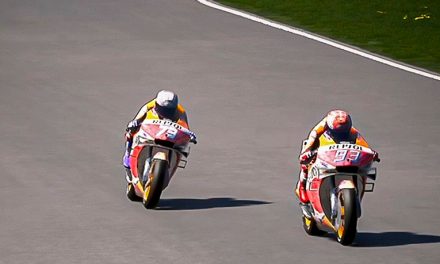 Álex Márquez derrota en la última curva a Marc Márquez, en la cuarta prueba virtual de MotoGP