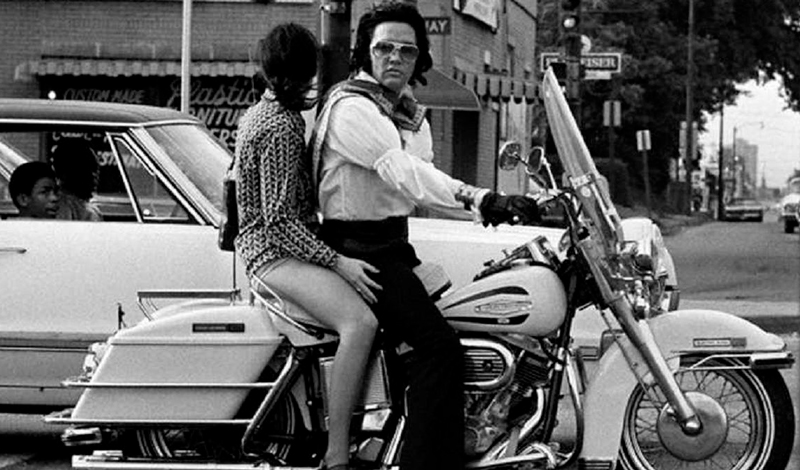 A subasta la Harley-Davidson FLH 1200 del Rey del Rock and Roll