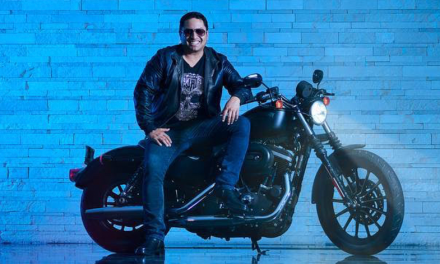Un “pequeño” regalo por parte de Julión Álvarez, nada más y nada menos que su Harley Davidson