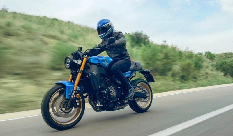 Yamaha XSR900 2022,  una motocicleta al estilo Café Racer de los 80