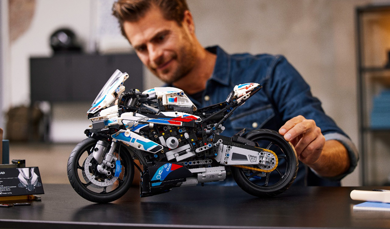 BMW Motorrad presenta la LEGO Technic BMW M 1000 RR