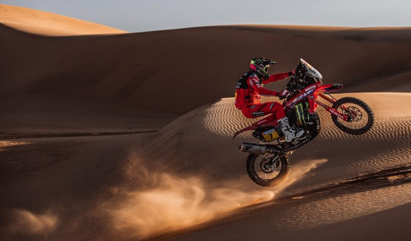 Cuatro pilotos del equipo Honda en Dakar 2022 en el top 10,  un podio y un récord
