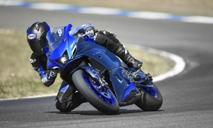 MOTOCICLO presente en el lanzamiento de la Yamaha R7
