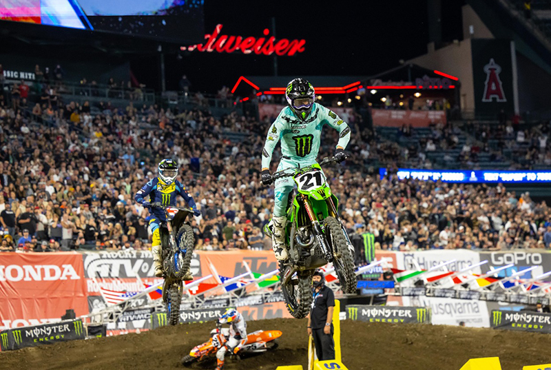 Jason Anderson de Monster Energy Kawasaki, ganador de la sexta ronda del Campeonato Mundial de AMA Supercross