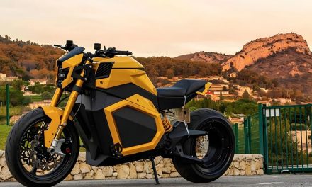 Guarda batería en su llanta trasera