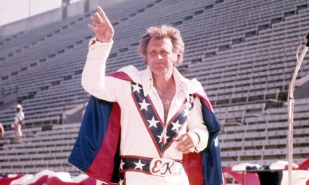 Evel Knievel, el temerario acróbata en motocicleta que sufrió más de 400 fracturas