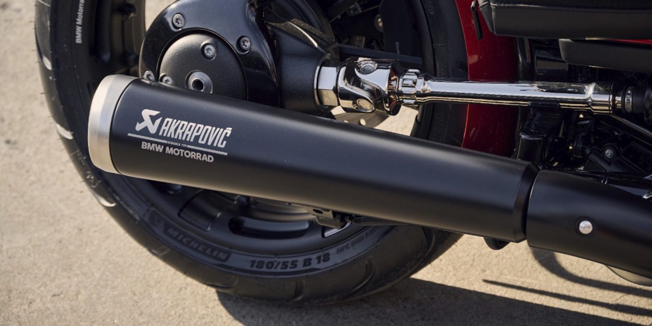 BMW Motorrad presenta los silenciadores traseros Akrapovič para la BMW R 18