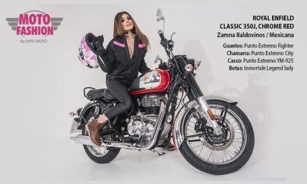 La deslumbrante sonrisa de Zamna realza a la Royal Enfield Classic 350J