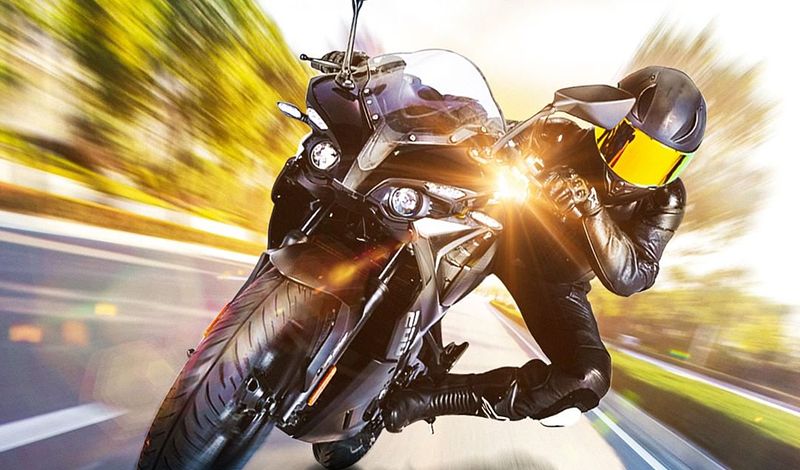 5 tips para tomar curvas en moto como todo un profesional