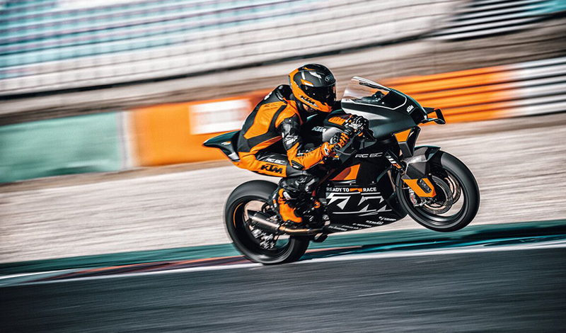 Conoce la KTM RC 8C 2023 de pista
