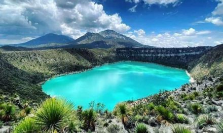 Atrévete a rodar a una laguna dentro de un cráter volcánico