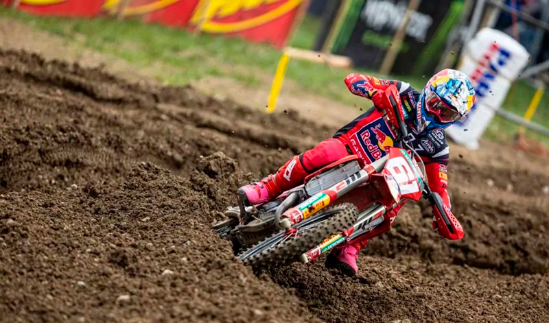 Jorge Prado y Roan Van de Moosdijk, ganadores de las primeras mangas del MXGP