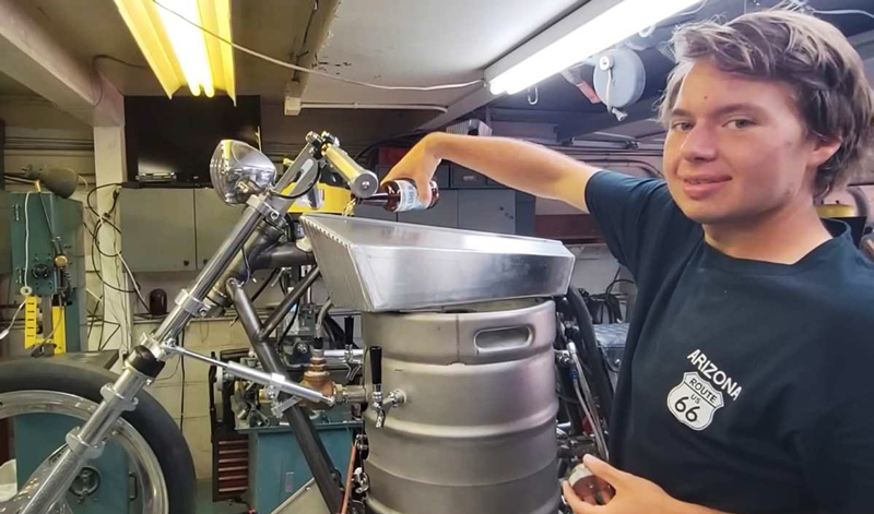 La moto y la cerveza sí se llevan