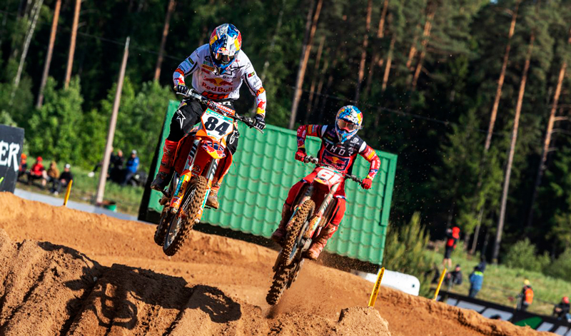 Herlings a 15 puntos de Prado en el MXGP