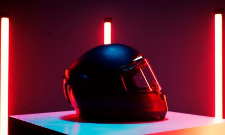 Casco inteligente que se conecta al tráfico en tiempo real