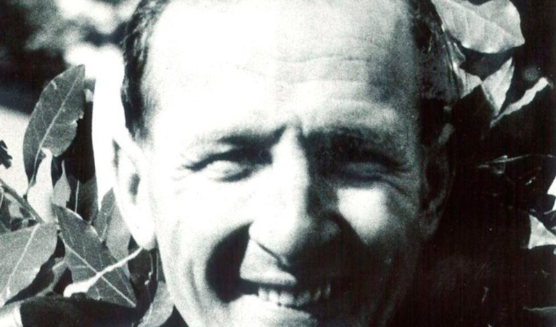 Roberth mejor conocido como “Les Graham”