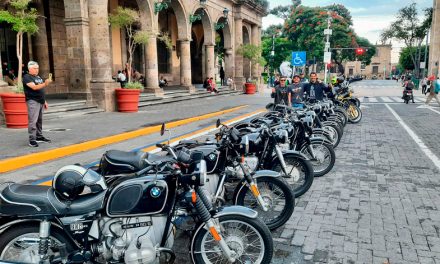 BMW cumple 100 años de la presentación de su primer modelo, la R32