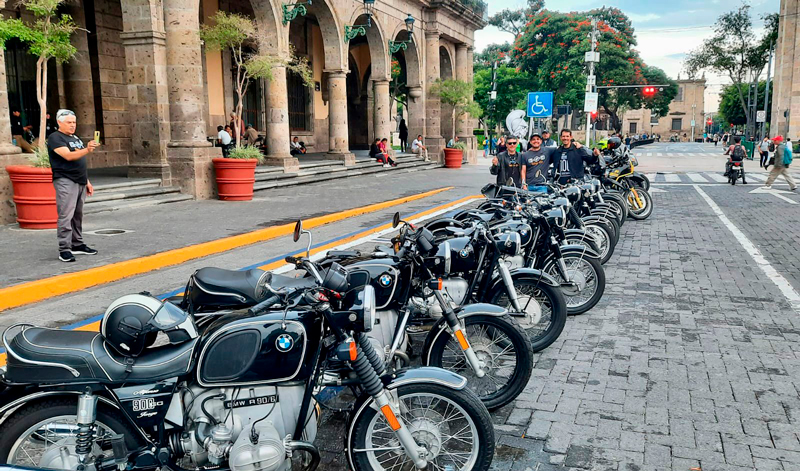 BMW cumple 100 años de la presentación de su primer modelo, la R32