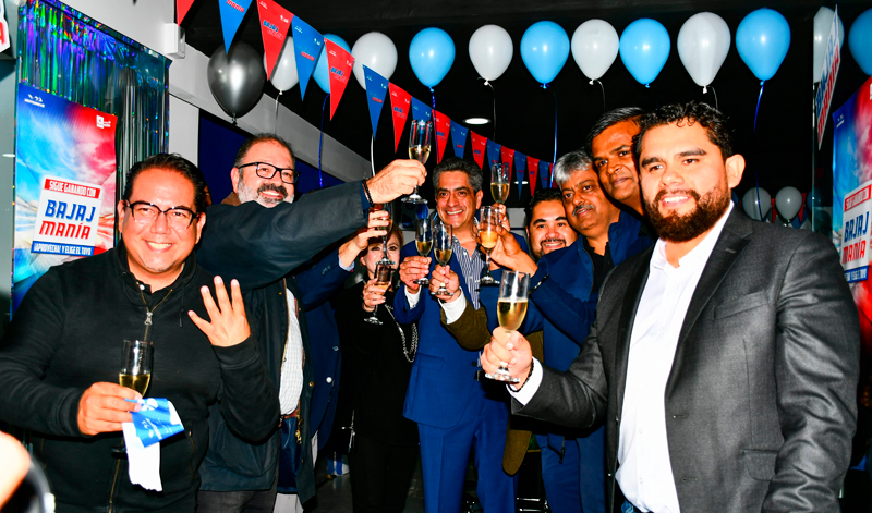 Gran inauguración Bajaj Adolfo López Mateos