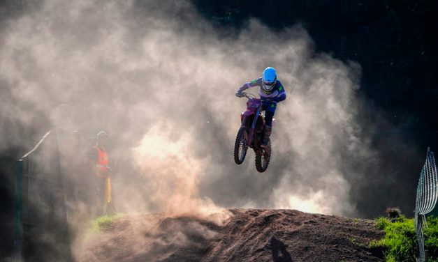 Explora una ruta única entre volcanes y olas por Hawái