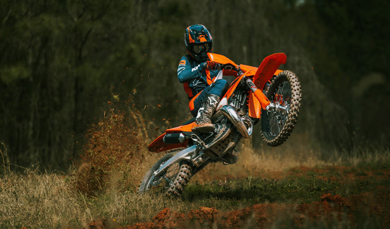 KTM Factory Racing presenta la XC 2025: innovación y rendimiento sin límites