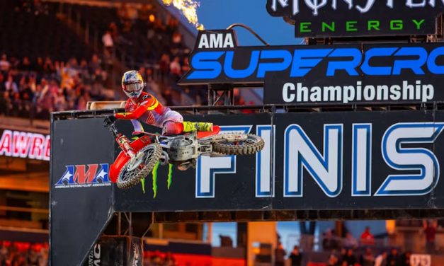 Jett Lawrence gana el AMA Supercross en Denver
