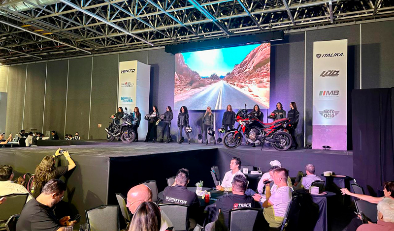 Accesorios DESA deslumbra en las pasarelas de Moto Fashion